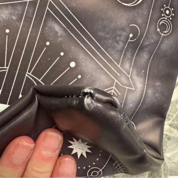 NWT Fairyloot Exclusive The Atlas‎ Six Olivie Blake Zippered Book/tablet Sleeve - Picture 6 of 6